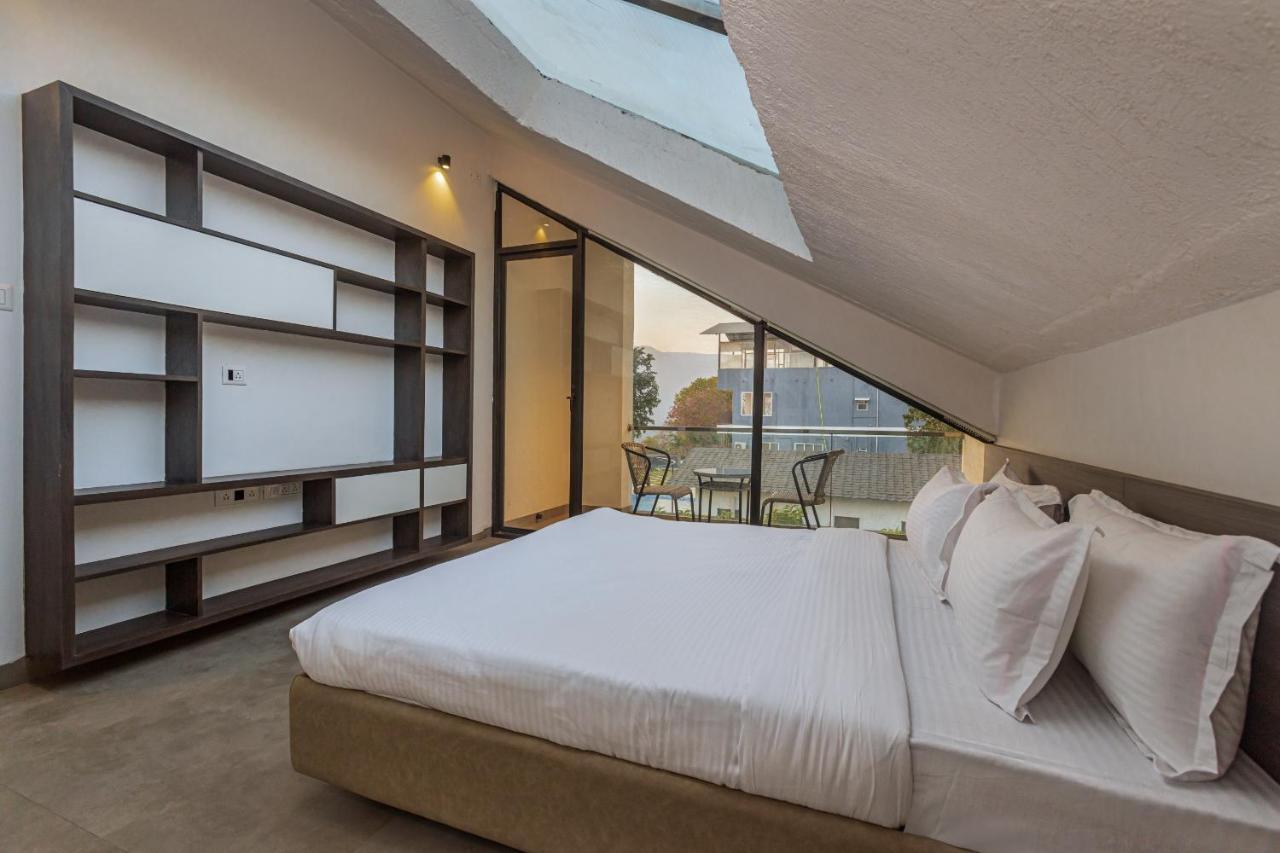 Saffronstays Stargazer, Karjat - Luxury Pool Villa With Lake View Exterior foto