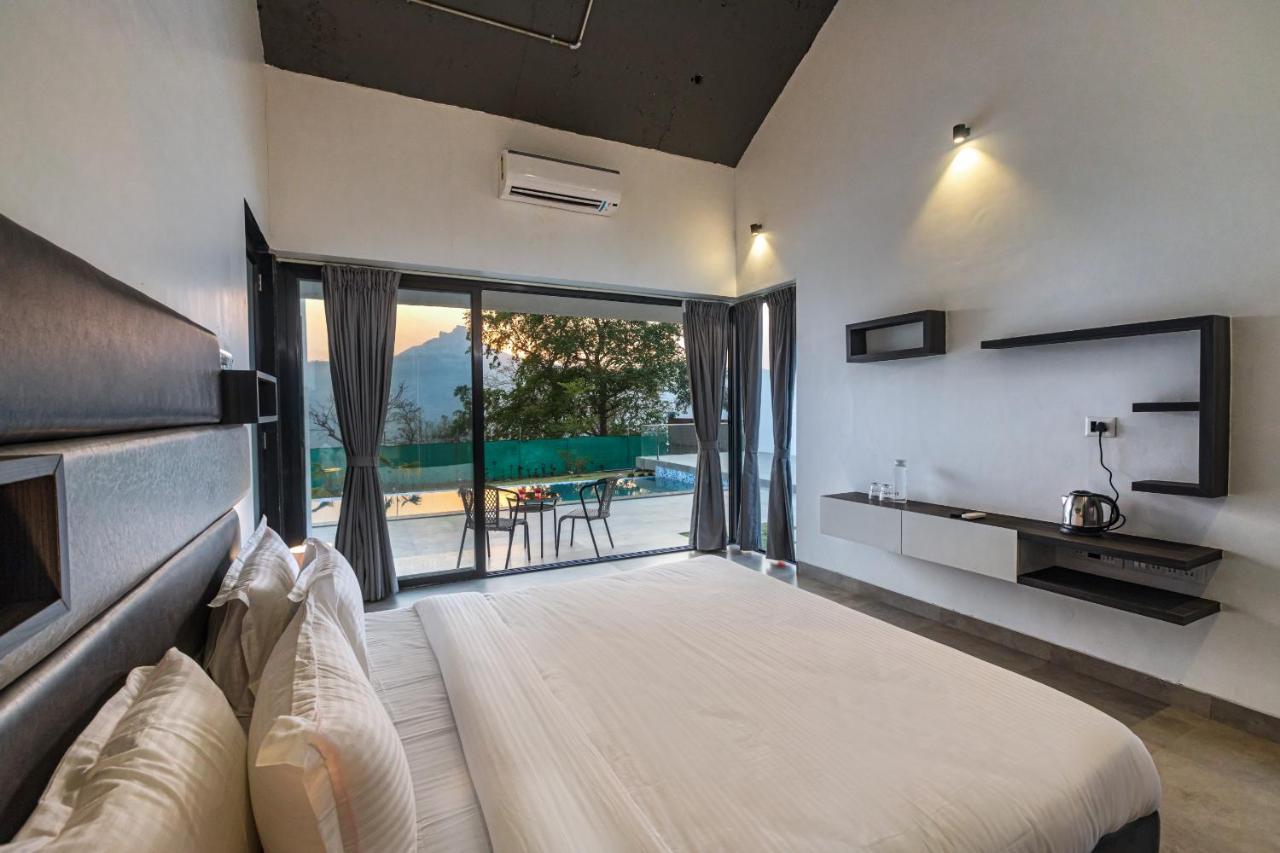 Saffronstays Stargazer, Karjat - Luxury Pool Villa With Lake View Exterior foto